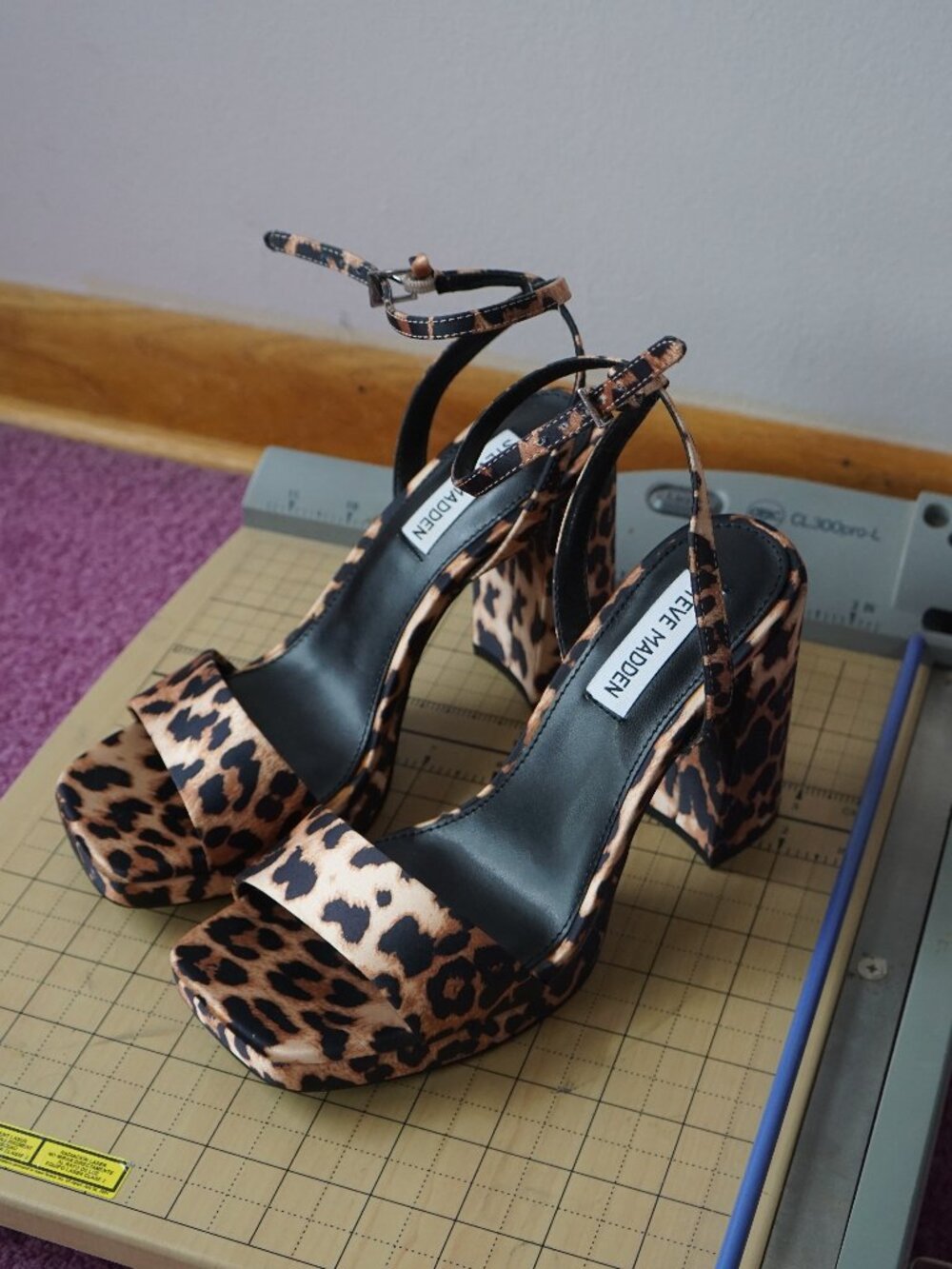 Steve Madden leopard print platform sandal heels 6.5